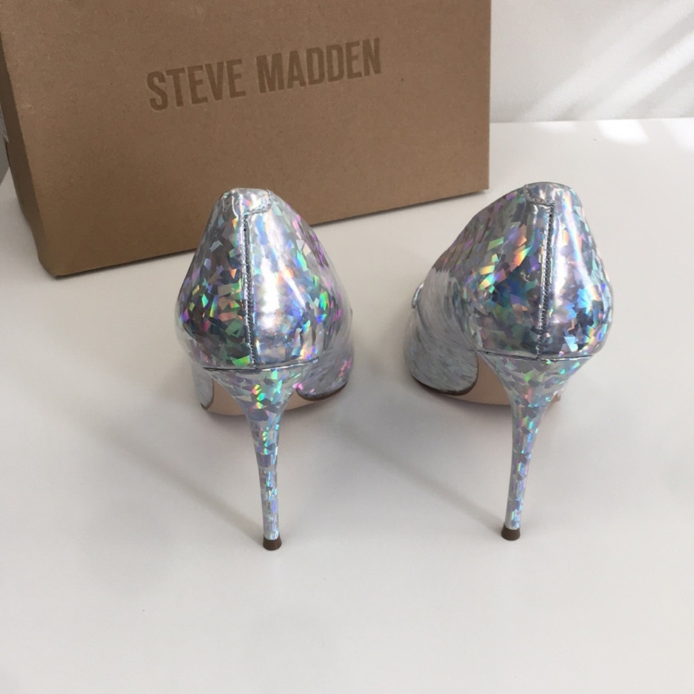 New Woman’s Steve Madden Hologram High Heels - Picture 4 of 6